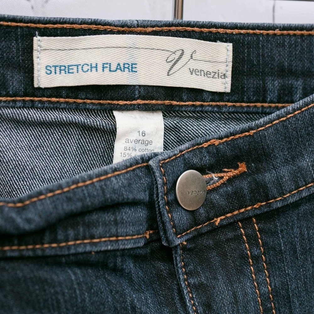 Venezia by Lane Bryant Stretch Flare Jeans • Dark Wash • Womens Plus Size 16 - Picture 4 of 6